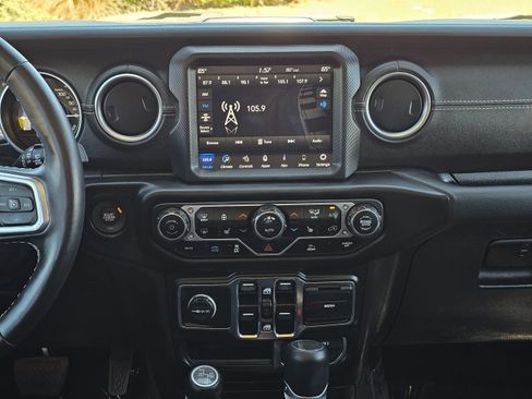 Used 2023 Jeep Wrangler Unlimited Sahara w/ Cold Weather Group AWD/4WD image 24