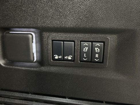 Used 2024 GMC Yukon Denali w/ Denali Reserve Package AWD/4WD image 36