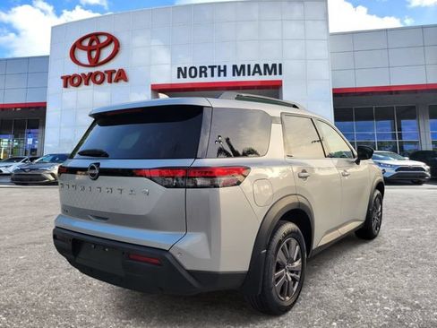 Used 2024 Nissan Pathfinder SV FWD image 4