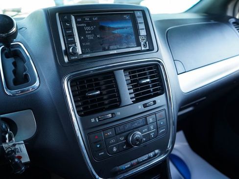 Used 2019 Dodge Grand Caravan GT FWD image 7