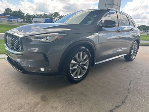 Used 2020 INFINITI QX50 Luxe w/ Navigation Package FWD image 4