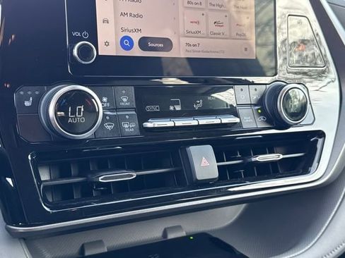 Used 2023 Toyota Highlander XLE image 21