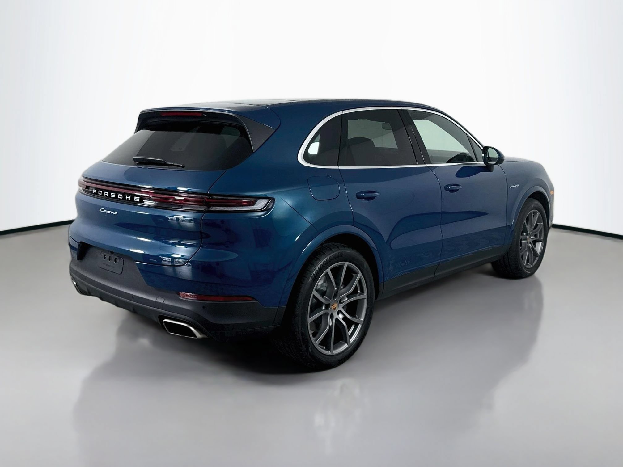 Certified 2026 Porsche Cayenne E-Hybrid AWD/4WD image 9