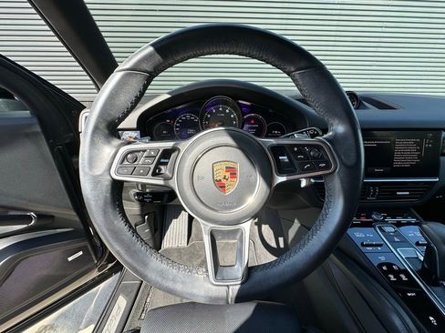 Used 2022 Porsche Cayenne Platinum Edition image 15