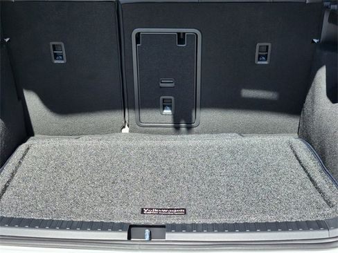 New 2025 Volkswagen Taos SE image 31