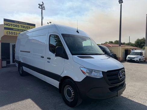 Used 2023 Mercedes-Benz Sprinter 2500 image 11