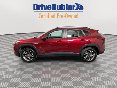Used 2025 Chevrolet Trax LT w/ LT Convenience Package image 5