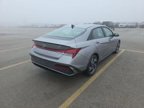 Used 2025 Hyundai Elantra Sport image 6