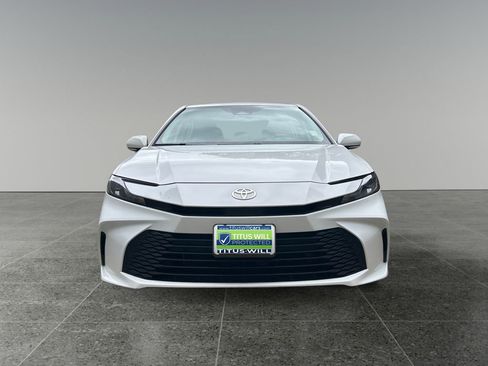 Used 2025 Toyota Camry LE AWD/4WD image 2