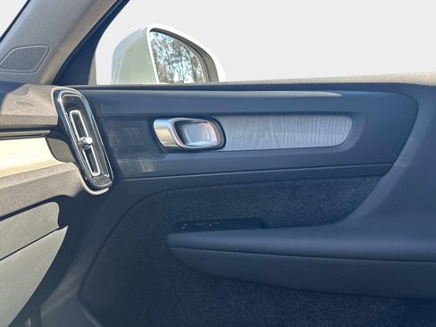 Certified 2025 Volvo XC40 B5 Core image 20