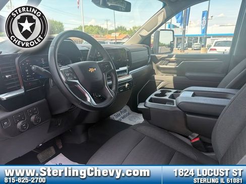 Used 2026 Chevrolet Silverado 2500 LT w/ Z71 Chrome Sport Edition AWD/4WD image 4