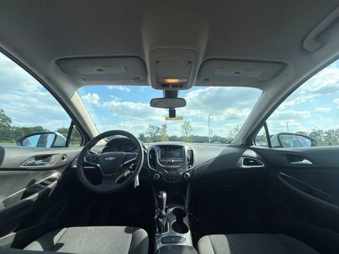 Used 2017 Chevrolet Cruze LT FWD image 16