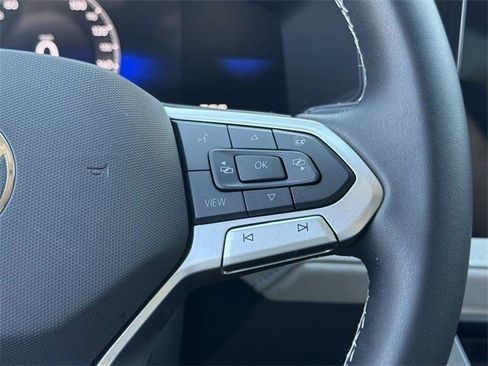 Used 2025 Volkswagen Taos SE image 12