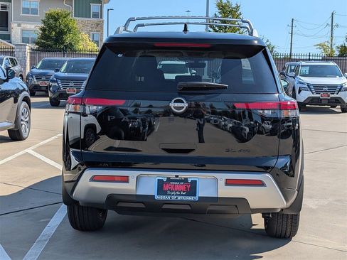 New 2025 Nissan Pathfinder SL w/ Black Appearance Package image 5
