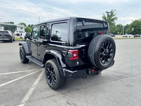 Used 2022 Jeep Wrangler Unlimited Sahara AWD/4WD image 4