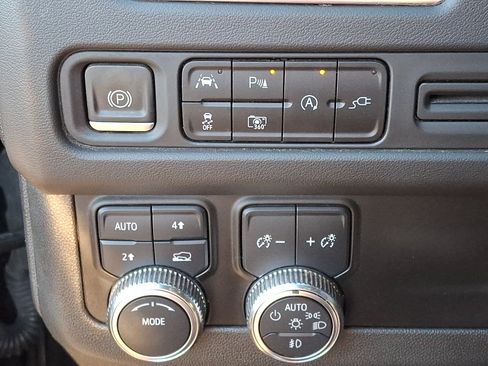 Certified 2022 GMC Yukon SLT w/ SLT Premium Package AWD/4WD image 25