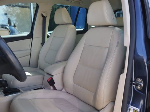 Used 2011 Volkswagen Tiguan S AWD/4WD image 10