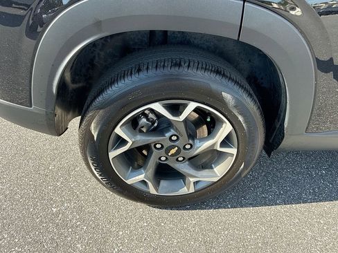 Used 2025 Chevrolet Trax LT w/ LT Convenience Package FWD image 25
