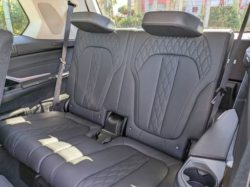 Used 2025 BMW X7 xDrive40i image 15