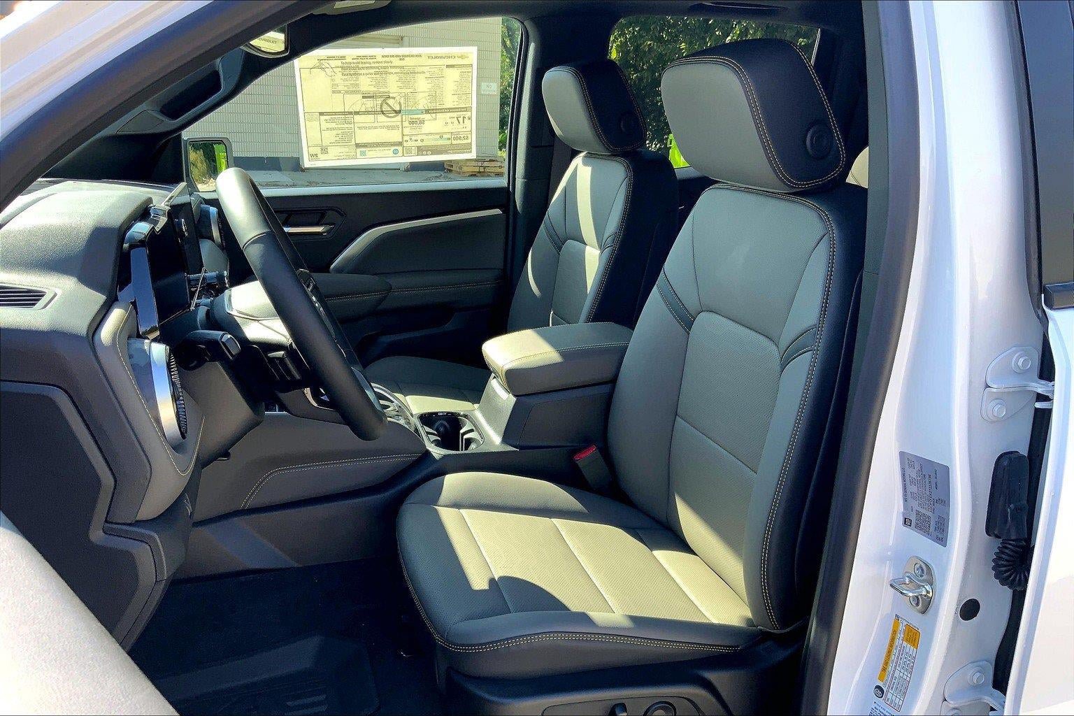New 2026 Chevrolet Colorado ZR2 w/ Technology Package AWD/4WD image 9