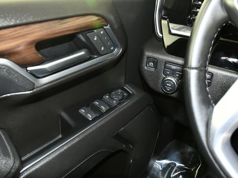 Used 2025 GMC Sierra 1500 SLT image 34