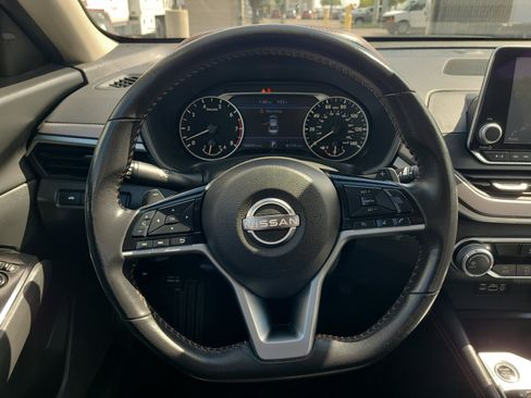 Used 2024 Nissan Altima 2.5 SR FWD image 17