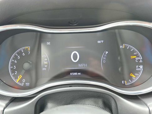 Used 2018 Jeep Grand Cherokee Laredo image 15