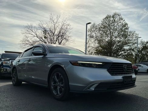 Used 2023 Honda Accord EX image 9