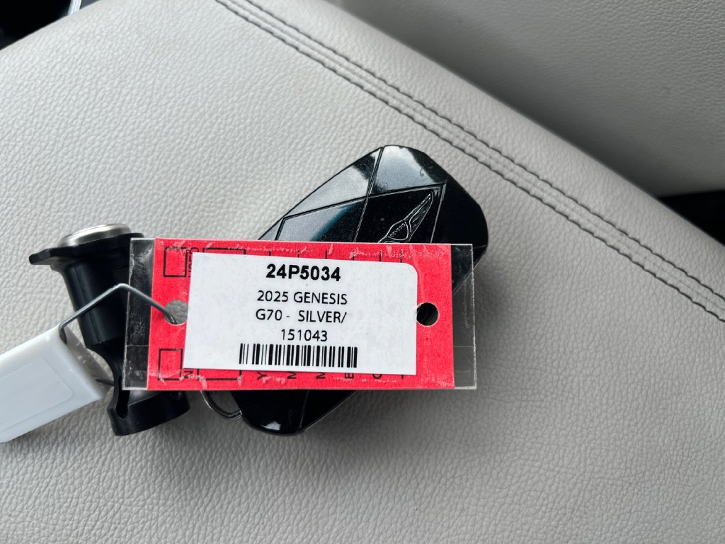 Used 2025 Genesis G70 2.5T AWD/4WD image 35
