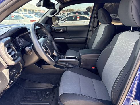 Used 2023 Toyota Tacoma TRD Sport image 11