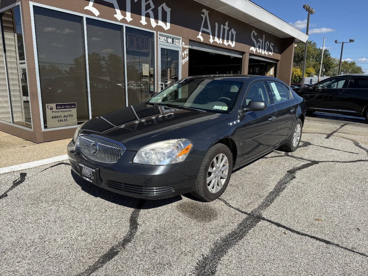 Used 2009 Buick Lucerne CXL w/ Driver Confidence Package FWD image 2