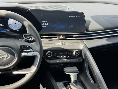 Used 2024 Hyundai Elantra SEL image 21