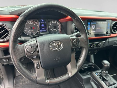 Used 2017 Toyota Tacoma TRD Off-Road w/ Tow Package (A/T) AWD/4WD image 13