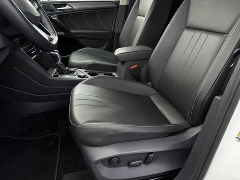 Used 2023 Volkswagen Tiguan SE image 10