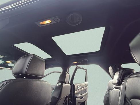 Used 2017 Ford Explorer Platinum image 33