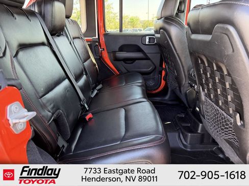 Used 2018 Jeep Wrangler Unlimited Rubicon w/ Dual Top Group AWD/4WD image 13