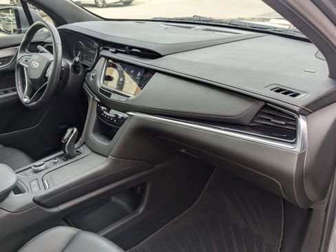 Used 2022 Cadillac XT6 Luxury image 24