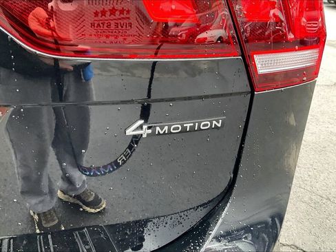 Used 2023 Volkswagen Tiguan SE R-Line image 8