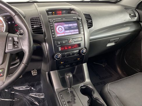 Used 2011 Kia Sorento SX image 28