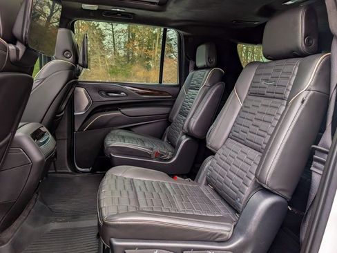 Used 2022 Cadillac Escalade ESV Sport Platinum w/ LPO, ONYX Package image 15