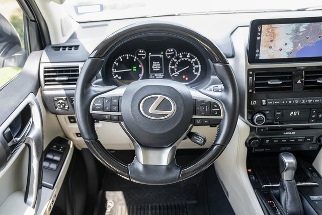 Used 2023 Lexus GX 460 Luxury w/ Sport Design Package AWD/4WD image 31