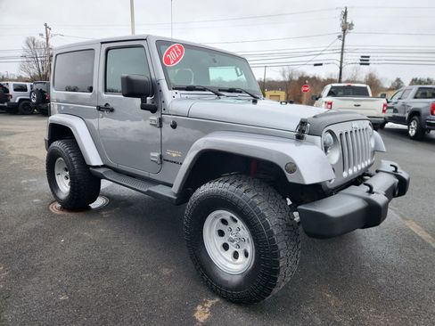 Used 2013 Jeep Wrangler Sahara w/ Dual Top Group AWD/4WD image 21