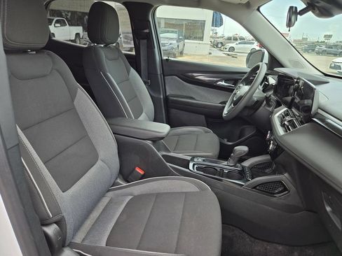 Used 2025 Chevrolet TrailBlazer LT AWD/4WD image 31