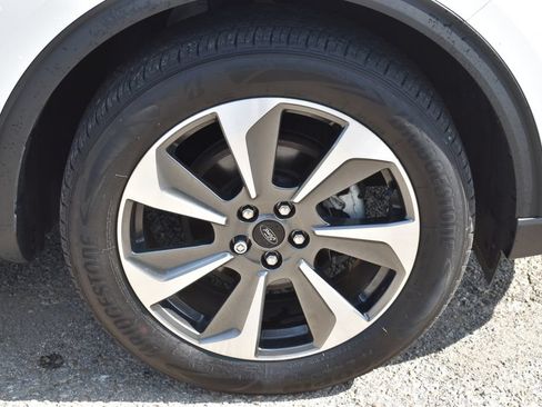 Used 2023 Ford Escape Platinum w/ Premium Technology Package AWD/4WD image 4