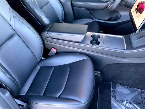 Used 2022 Tesla Model Y Performance image 17
