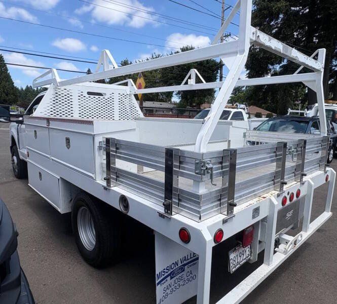 Used 2024 Ford F350 XL w/ XL Chrome Package AWD/4WD image 2