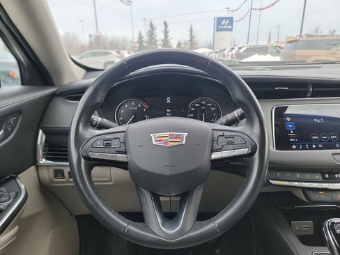 Used 2023 Cadillac XT4 Premium Luxury image 14