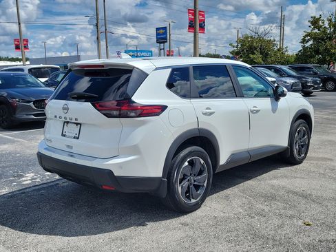Certified 2025 Nissan Rogue SV FWD image 4
