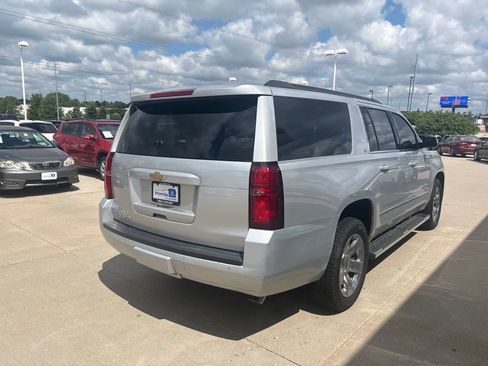 Used 2017 Chevrolet Suburban LT w/ LT Signature Package AWD/4WD image 5