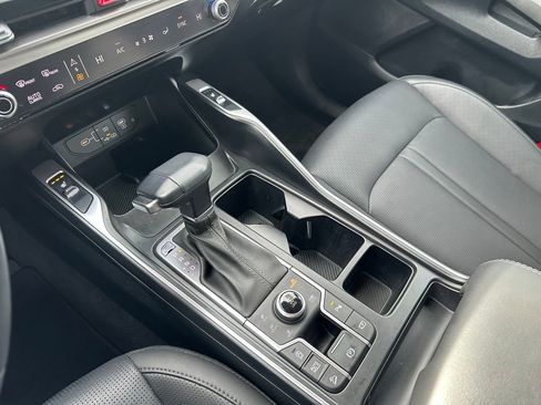 Certified 2025 Kia Sorento S image 27